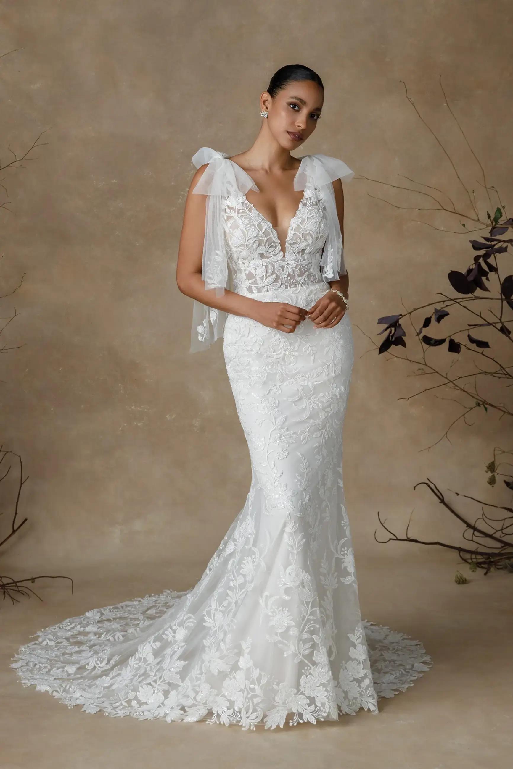 Style TARANTO: Lace Fit and Flare Wedding Gown with Detachable Straps