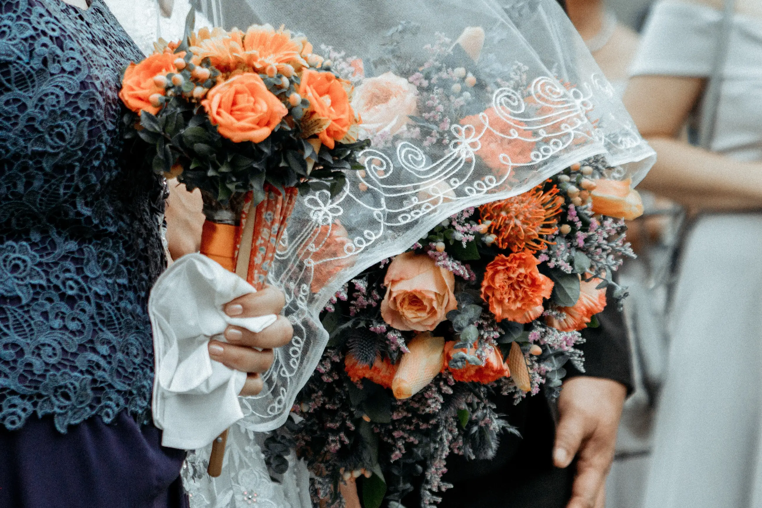 Seasonal Flower Arrangements: Stunning Summer Florals for Brides. Desktop Image